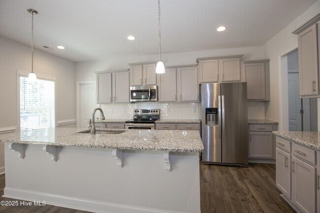 Building Photo - 660 Ave of the Carolinas