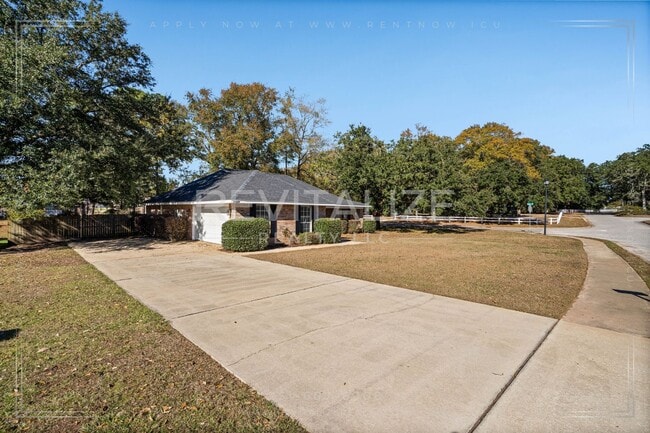 Building Photo - Beautiful 4-Bed 2-Bath Home on Corner Lot in Gated Community