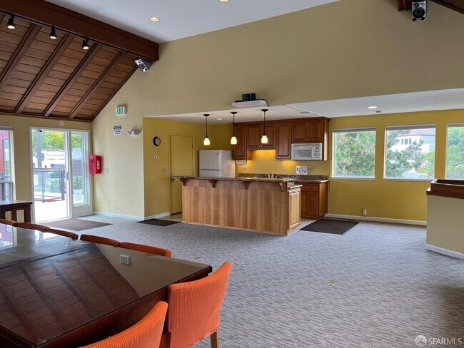 Building Photo - 523 Green Ridge Dr
