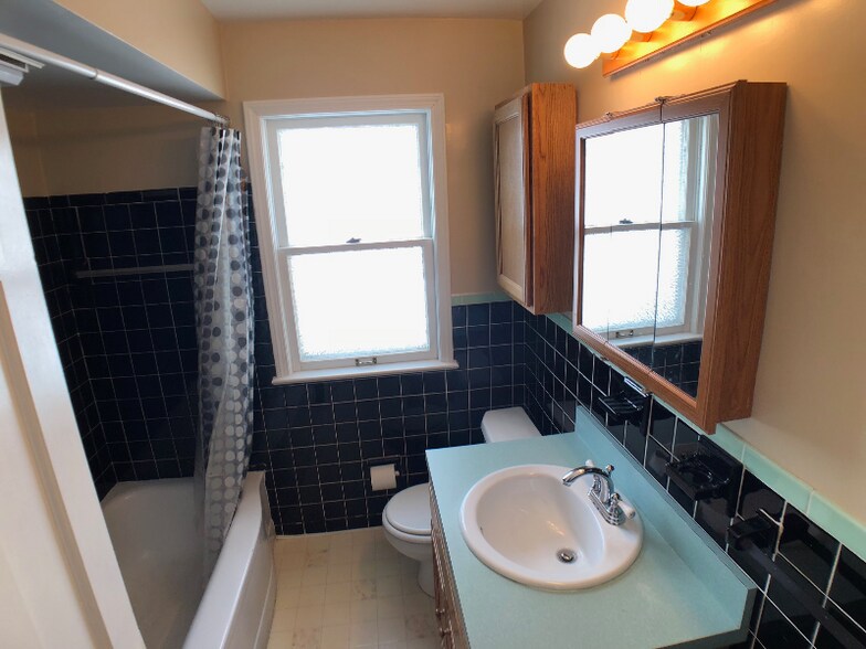 Building Photo - 1216 Orchard Heights Dr