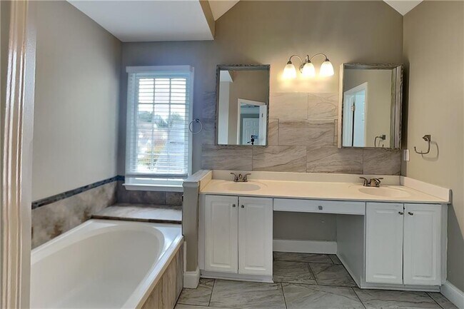 Building Photo - 1461 Rosewood Creek Dr