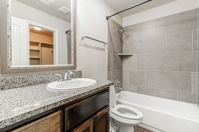 Building Photo - Buena Vida awaits for you!