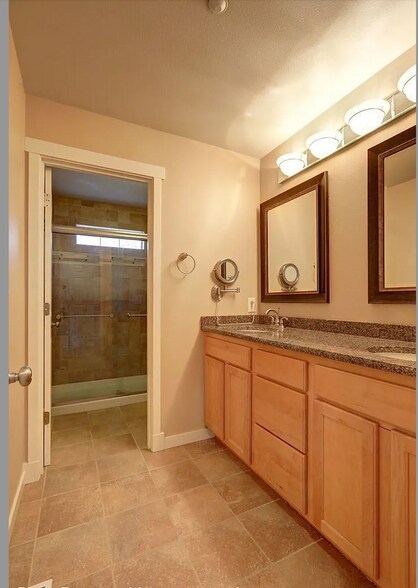 Master Bath - 1601 NE Katsura St