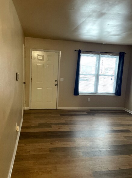 Building Photo - 650 Baltic Dr