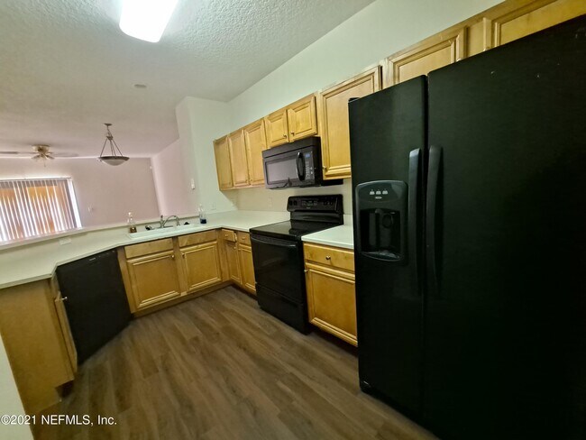 Building Photo - 3750 Silver Bluff Blvd