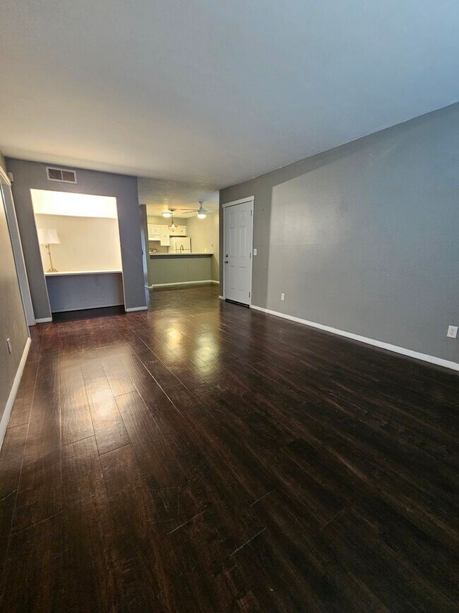 Building Photo - (2) Bed/(2) Bath with View of OU Golf Course in Cardinal Creek AVAIL NOW!