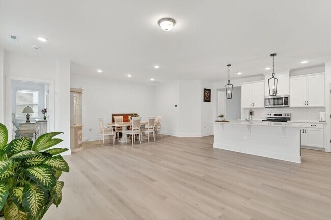 Building Photo - 163 Little Crk Dr