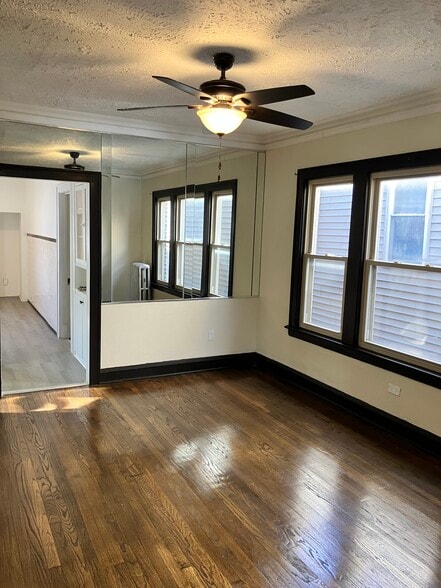 Dining - 4319 W Monroe St