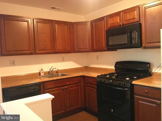 Building Photo - 308 Diamond Dr