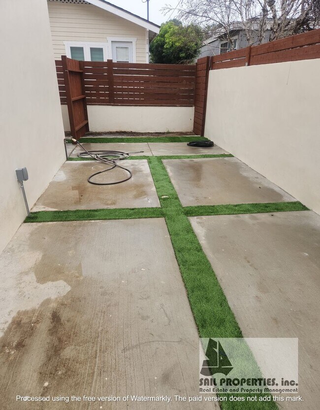 Building Photo - 916 Delaware St