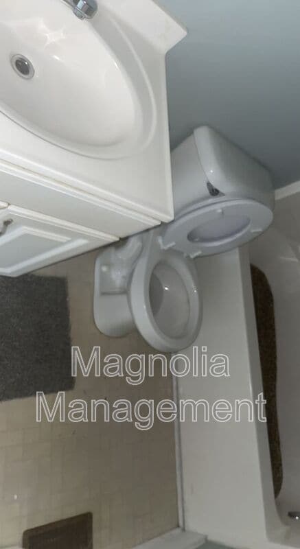 Building Photo - 1307 S Chestnut St