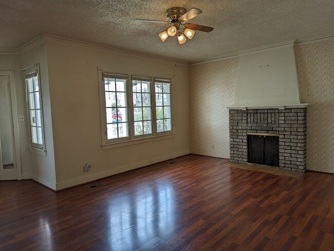 Building Photo - Charming 3 bedroom Normal Hill house