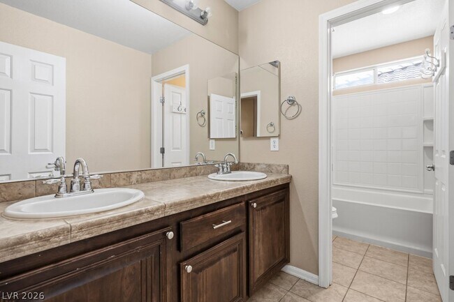 Building Photo - 527 Newberry Springs Dr