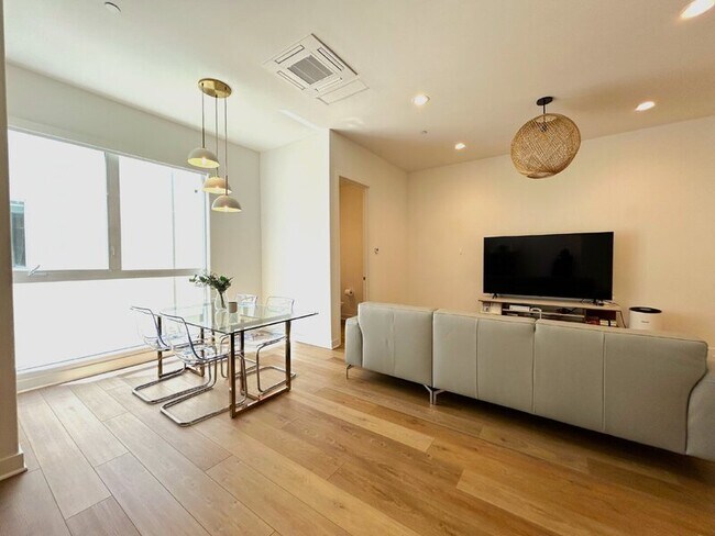 Building Photo - 10917 1/2 Otsego St