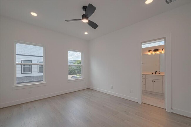 Building Photo - 1350 W 24th St