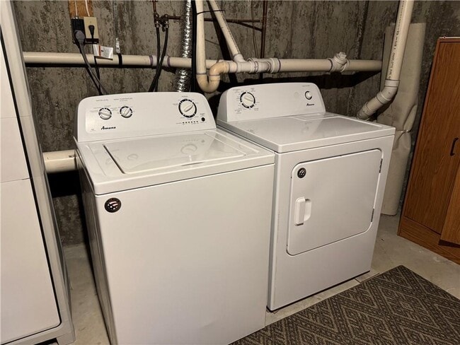 Building Photo - 34 Fairway Dr