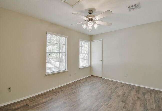 Building Photo - 2915 Valley Rose Dr