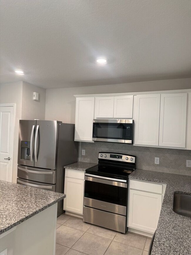 Building Photo - Beautiful/Like New Home in Winter Haven