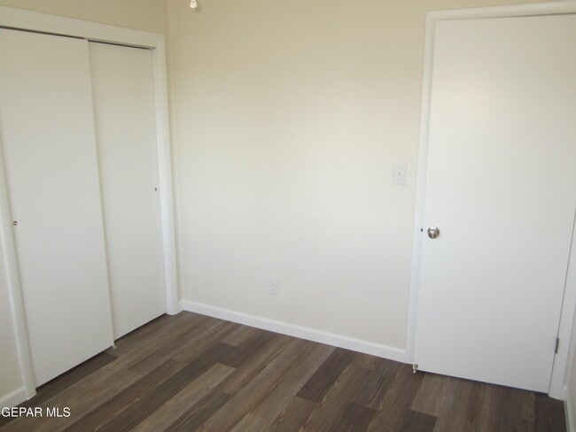 Building Photo - 305 Corvena Way