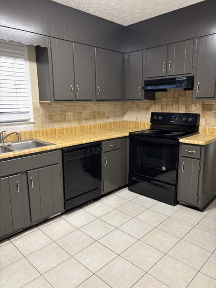 Building Photo - 560 Grimes Pl