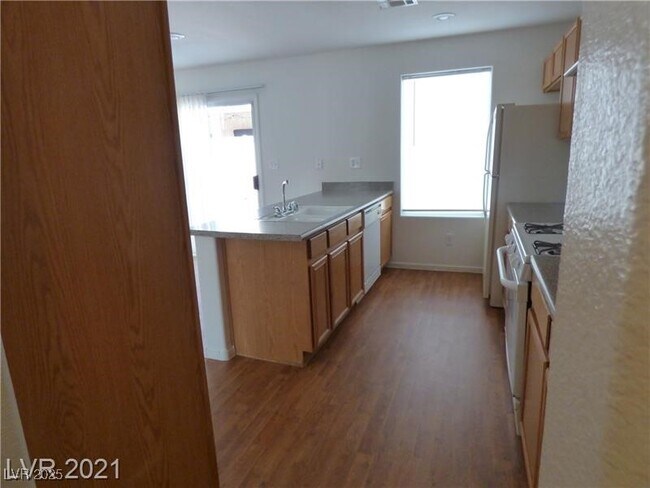 Building Photo - 6082 Las Nubes Dr