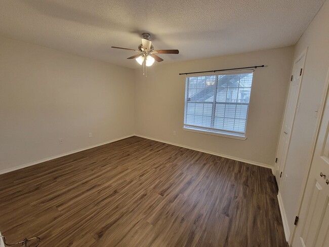 Building Photo - 1334 Park Ave