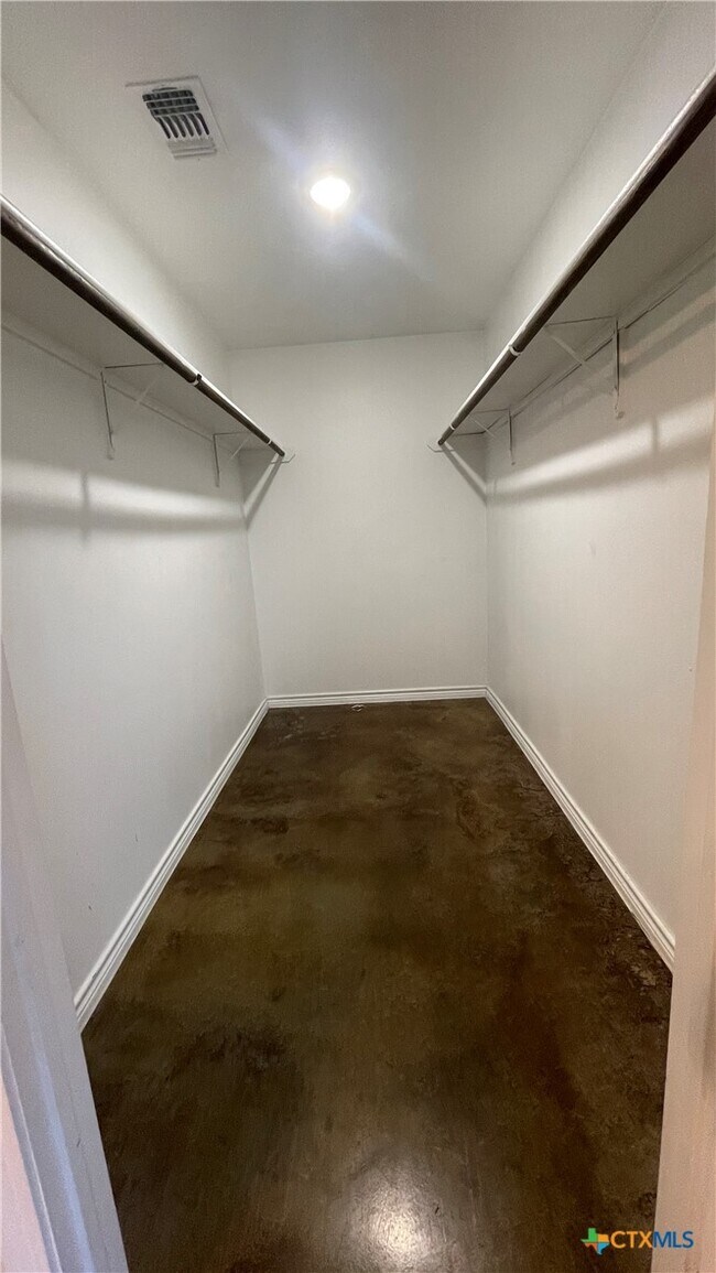 Building Photo - 202 Lowes Blvd