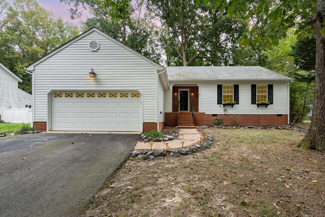 Primary Photo - Charming One-Level Home in Quiet Cul-de-Sa...