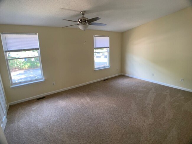 Building Photo - SARA1806