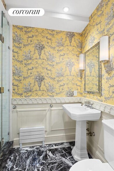 Building Photo - 320 E 55th St