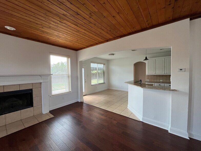 Building Photo - 104 Misty Glen Ln