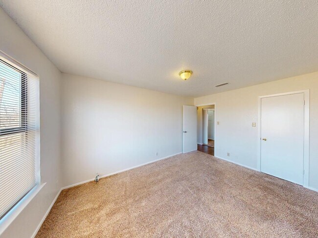 Building Photo - 408 SE 6th St