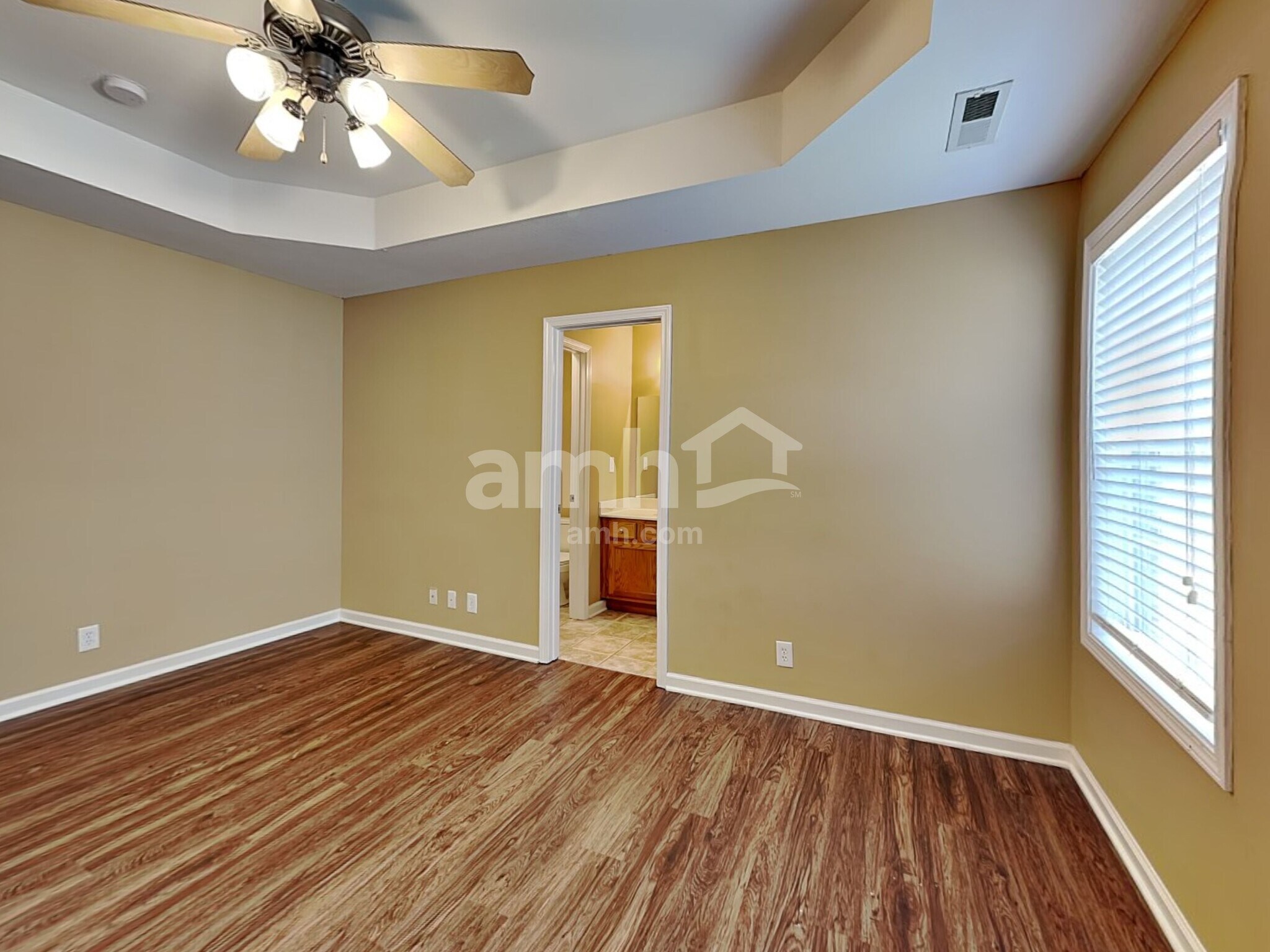 Building Photo - 1004 Hendricks Ct