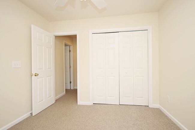 Building Photo - End-Unit Melbourne Park Townhome