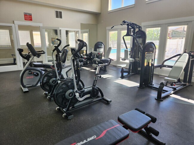 Building Photo - End Unit Townhome Available for Rent July 1st