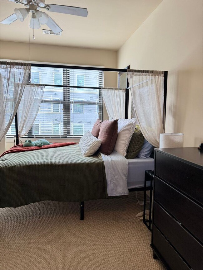 Building Photo - CityView at Riverwalk - Available January 2026! Gorgeous UNFURNISHED 2 bed/w 2 bath (both ensuite...