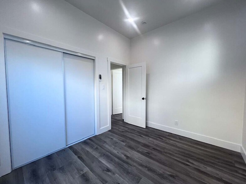 Building Photo - 724 37th St