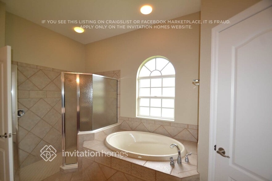 Building Photo - 13075 Peregrin Cir