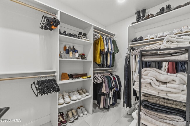 Building Photo - 3938 E Cheery Lynn Rd