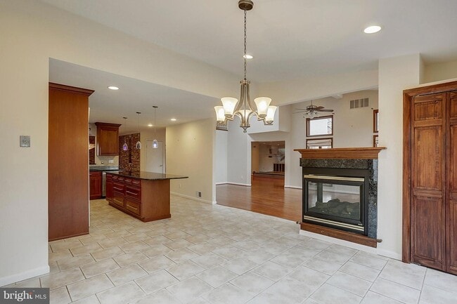 Building Photo - 9801 Clydesdale St