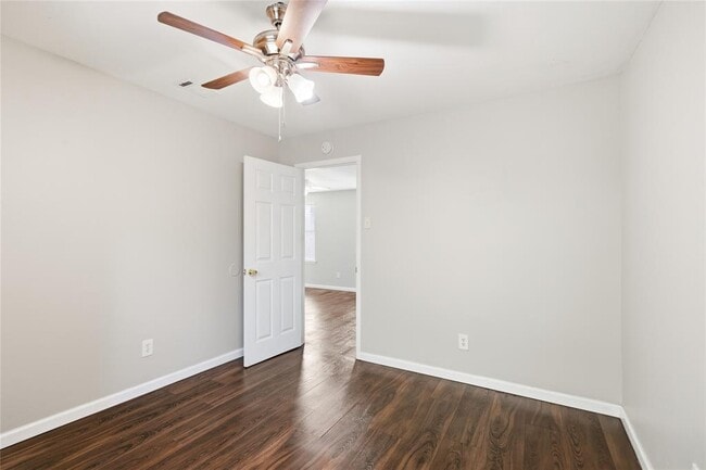 Building Photo - 2308 E 10th St