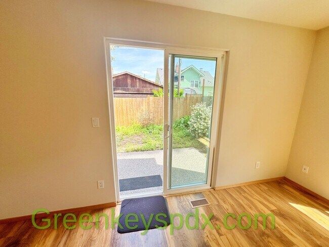 Building Photo - Awesome 3-bedroom 2.5-bathroom house in NE...