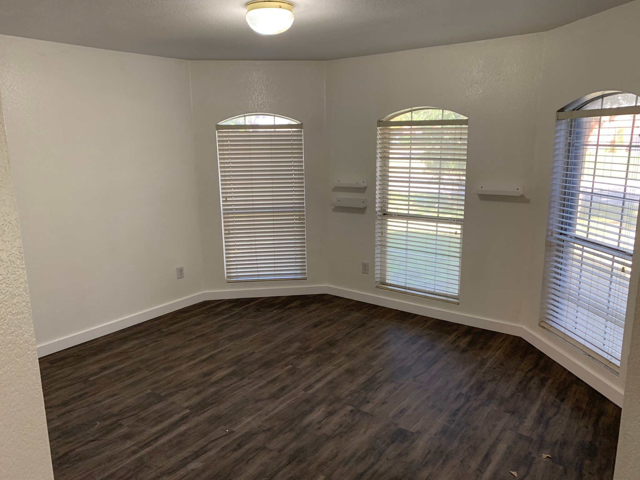Front Bedroom - 1050 Brutus Dr