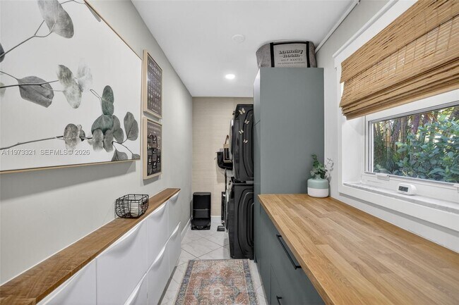 Building Photo - 252 SW 23rd St