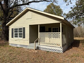 Building Photo - Nice house on large lot with low traffic