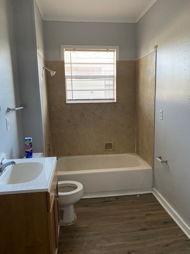 Building Photo - Remodeled 3 Bed, 1 Bath Home