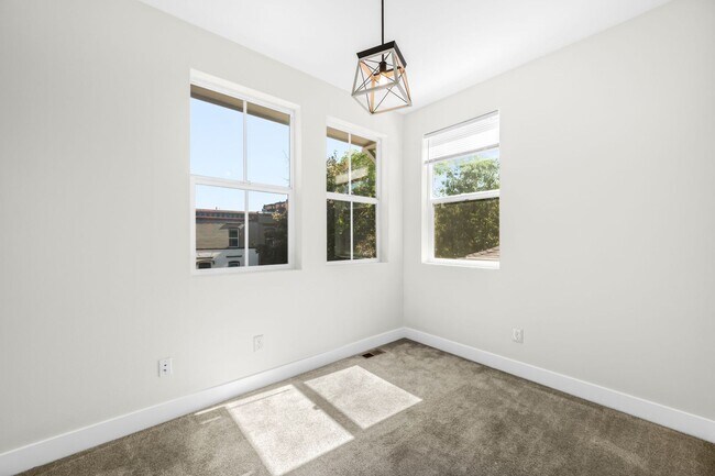 Building Photo - LUX 3BD, 3BA Home with Office Near Cherry Creek and Wash Park