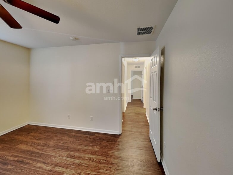 Building Photo - 5532 N Jebel St