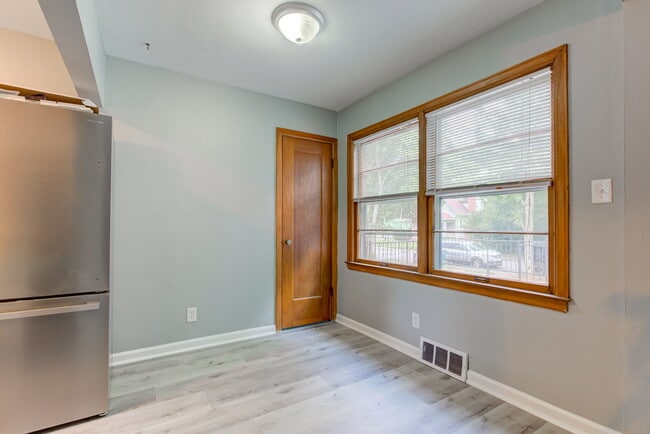 Building Photo - 4610 Rookwood Ave