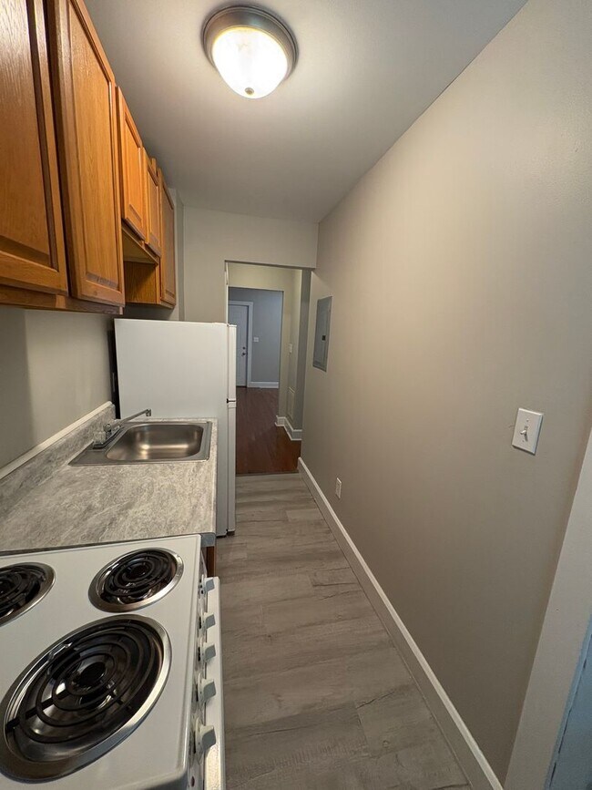 Building Photo - Adorable 1 Bedroom home Fountain Square